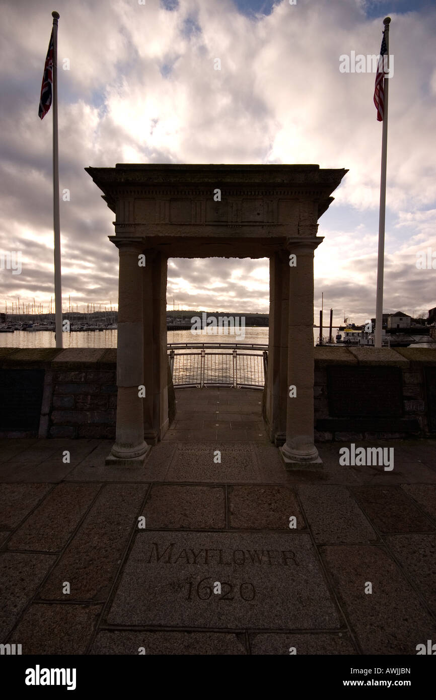 Das Denkmal über die Mayflower Schritte auf Plymouth Barbican Stockfoto