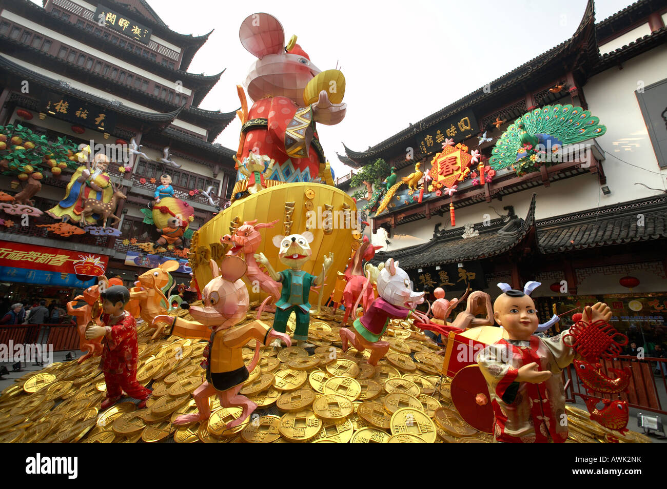 Yu Yuan Garten Altstadt im Stadtteil Puxi in Shanghai China Asien chinesische neue Jahr der Ratte Dekorationen Stockfoto