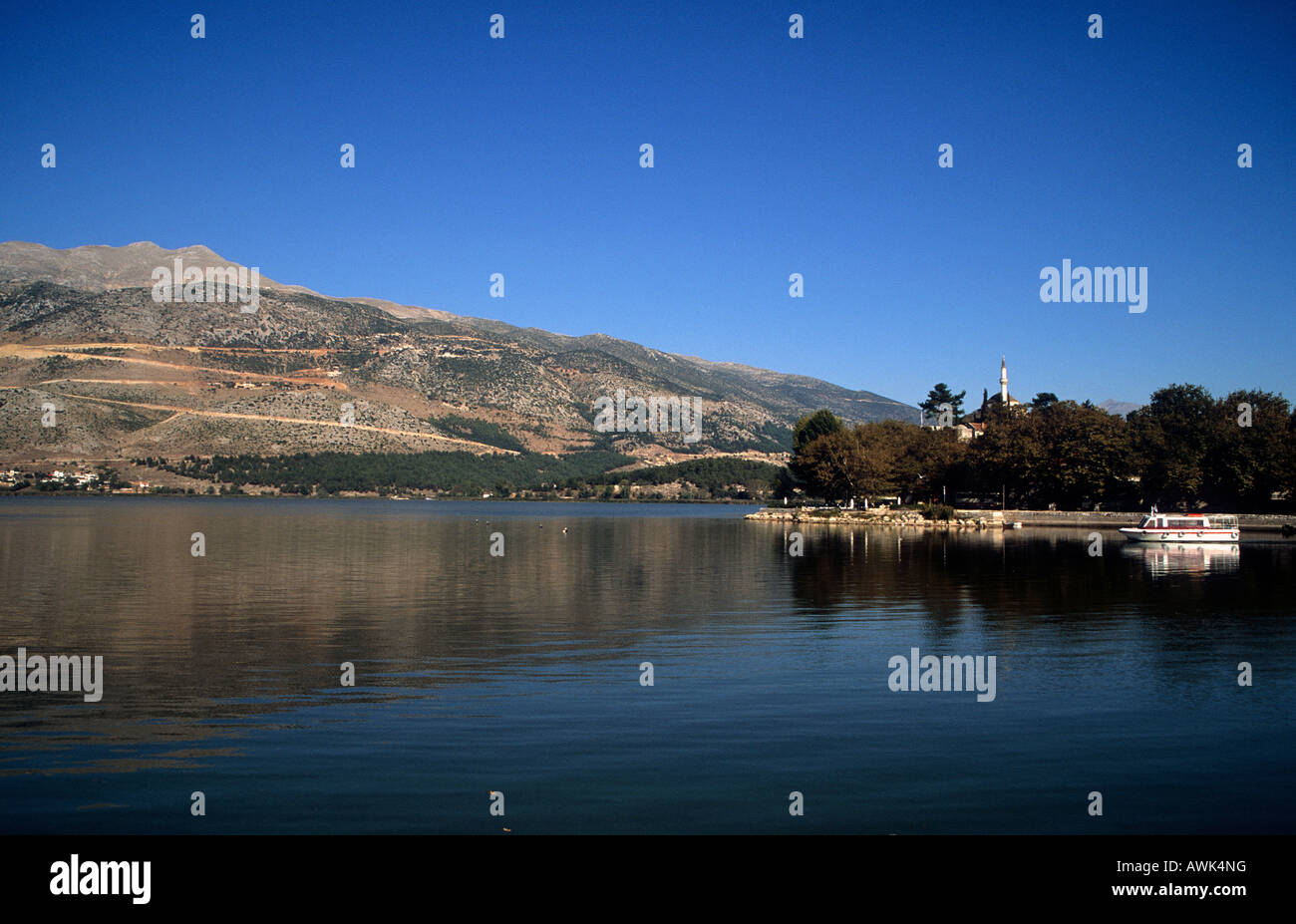 Griechenland griechische Festland Epirus Ioannina See und Minarett von Ali Pascha Zitadelle Stockfoto