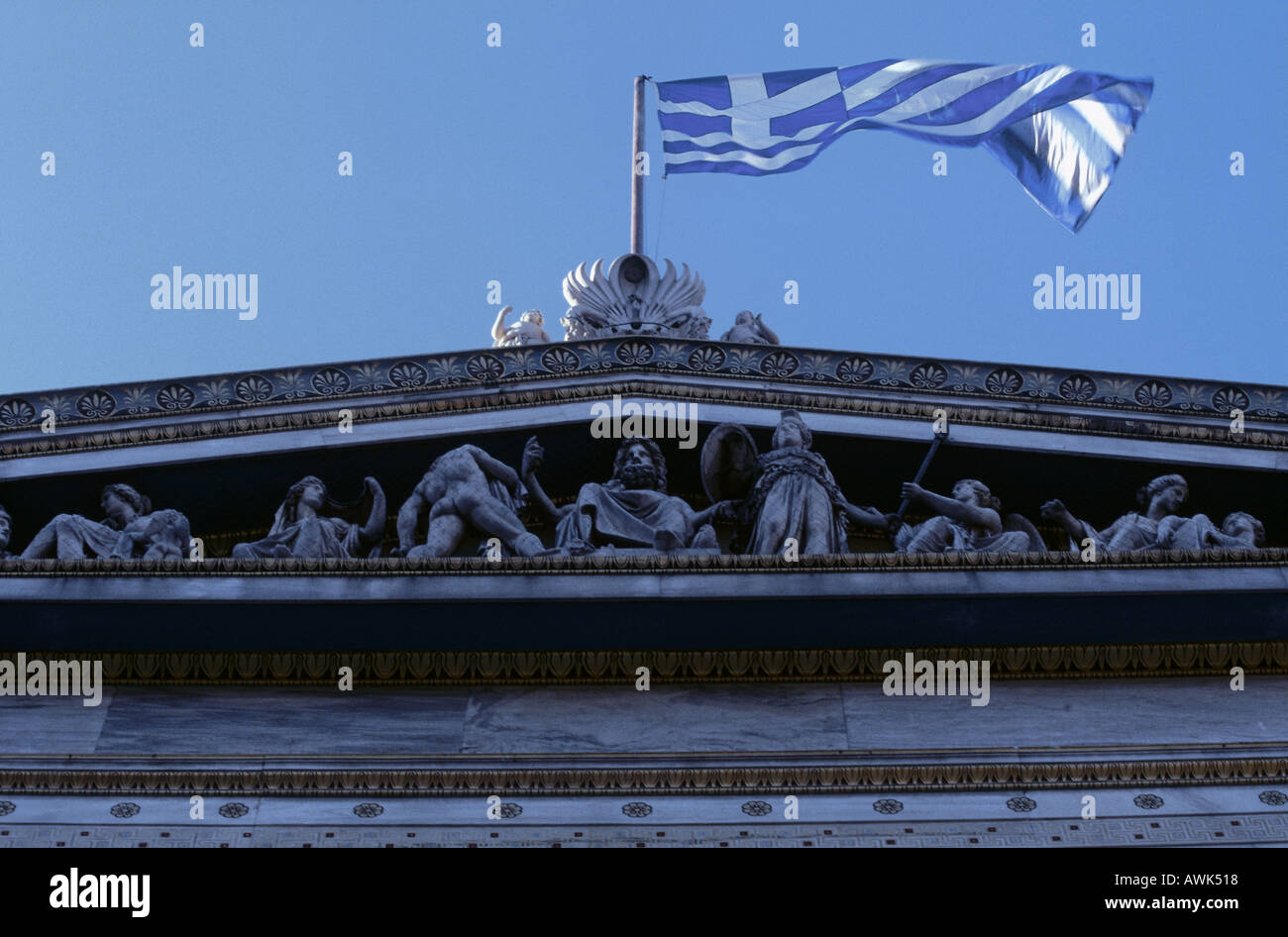 Niedrigen Winkel Blick auf griechische Flagge, Athen, Griechenland, Europa Stockfoto