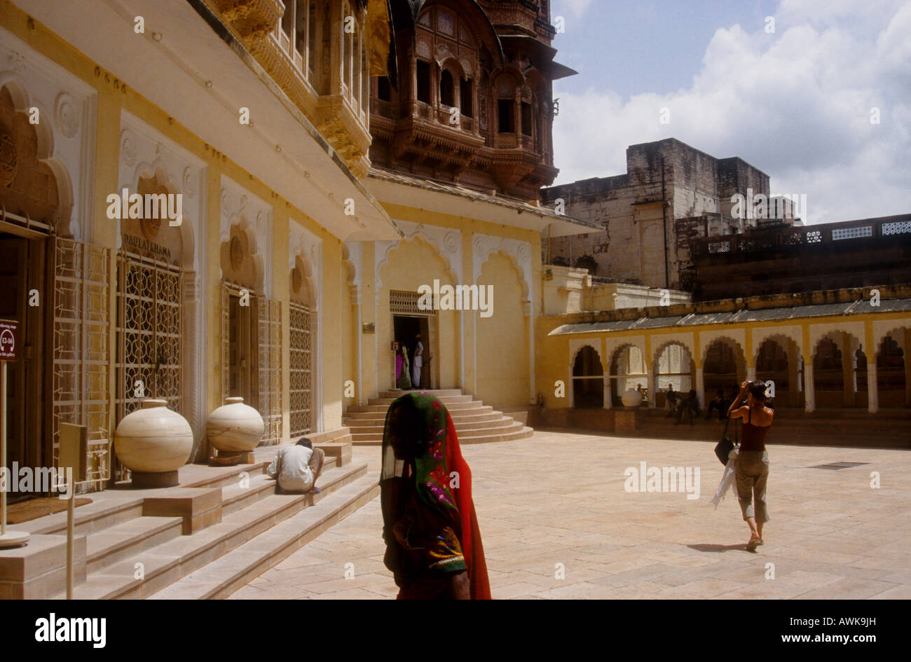 Touristischen fotografischen im Rathaushof innerhalb Mehrangarh Fort in Jodhpur in Rajasthan, Indien Stockfoto