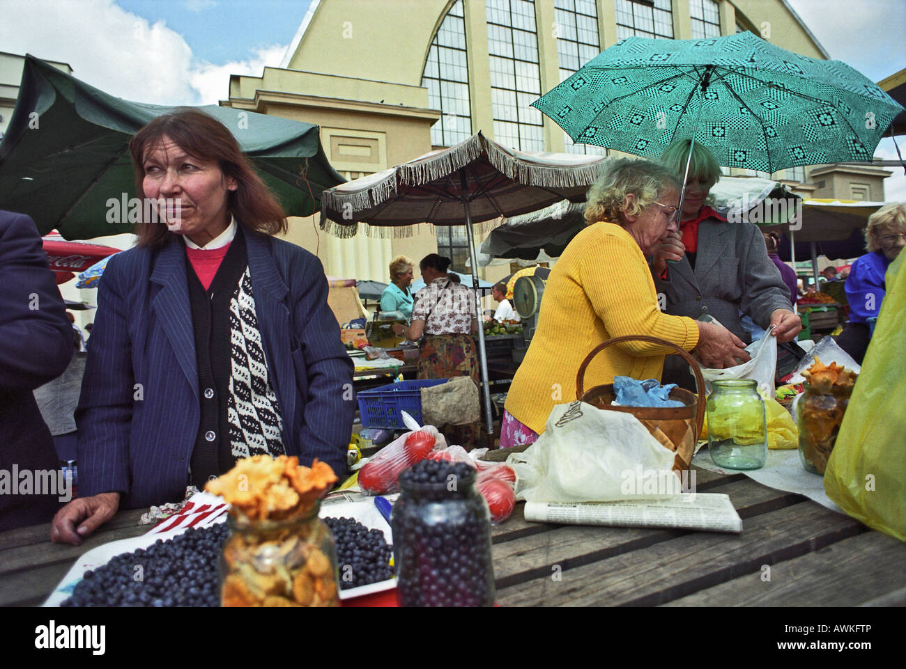 Markt-Szene auf dem zentralen Marktplatz in Riga, Lettland Stockfoto