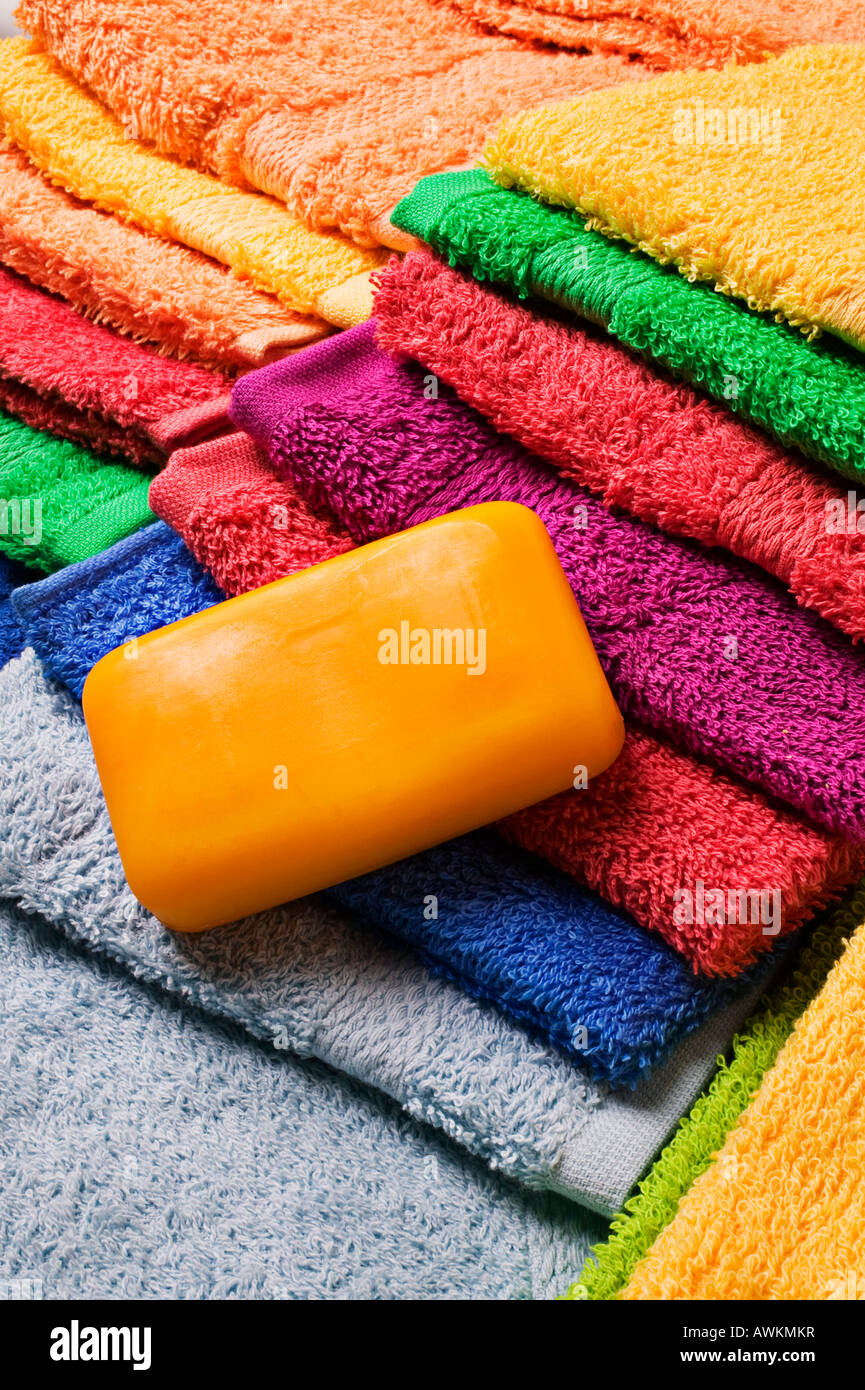 Seife auf Handtücher Stockfoto