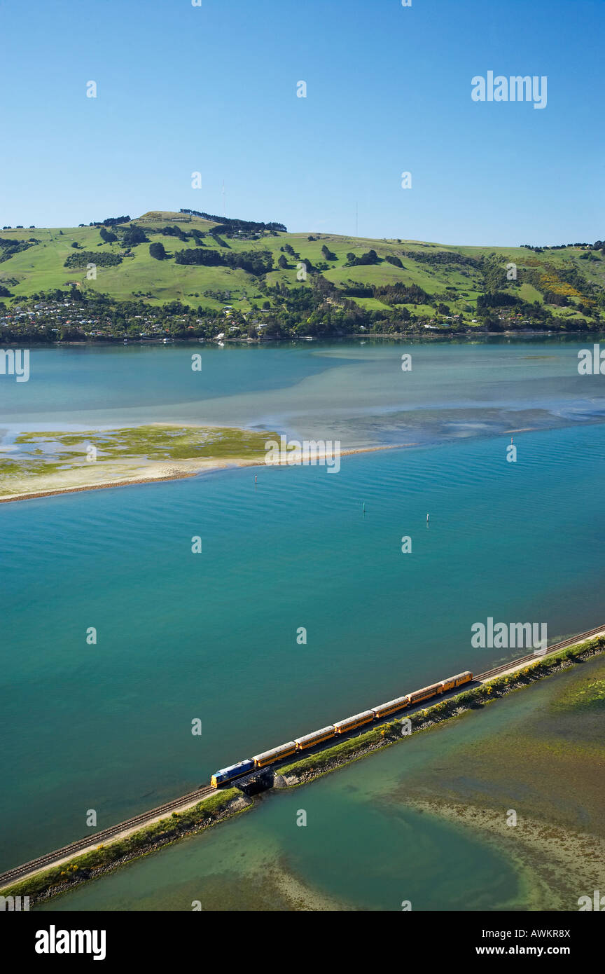 Seasider Zug auf Burkes Otago Harbour Dunedin Neuseeland Südinsel Antenne Stockfoto