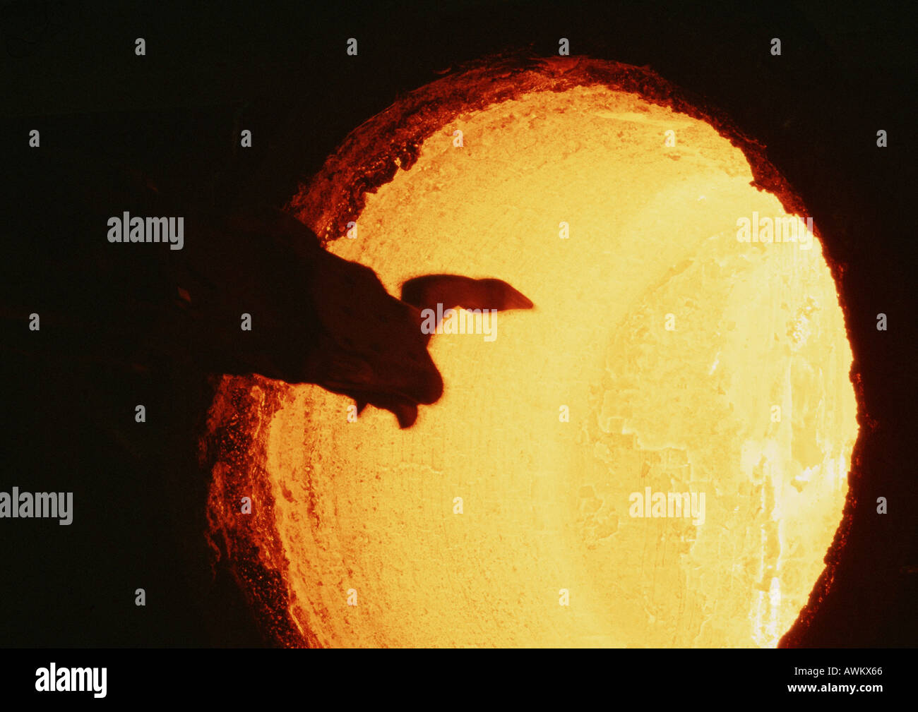 Im Ofen Schmilzt Stahl Stockfoto Bild 5422693 Alamy
