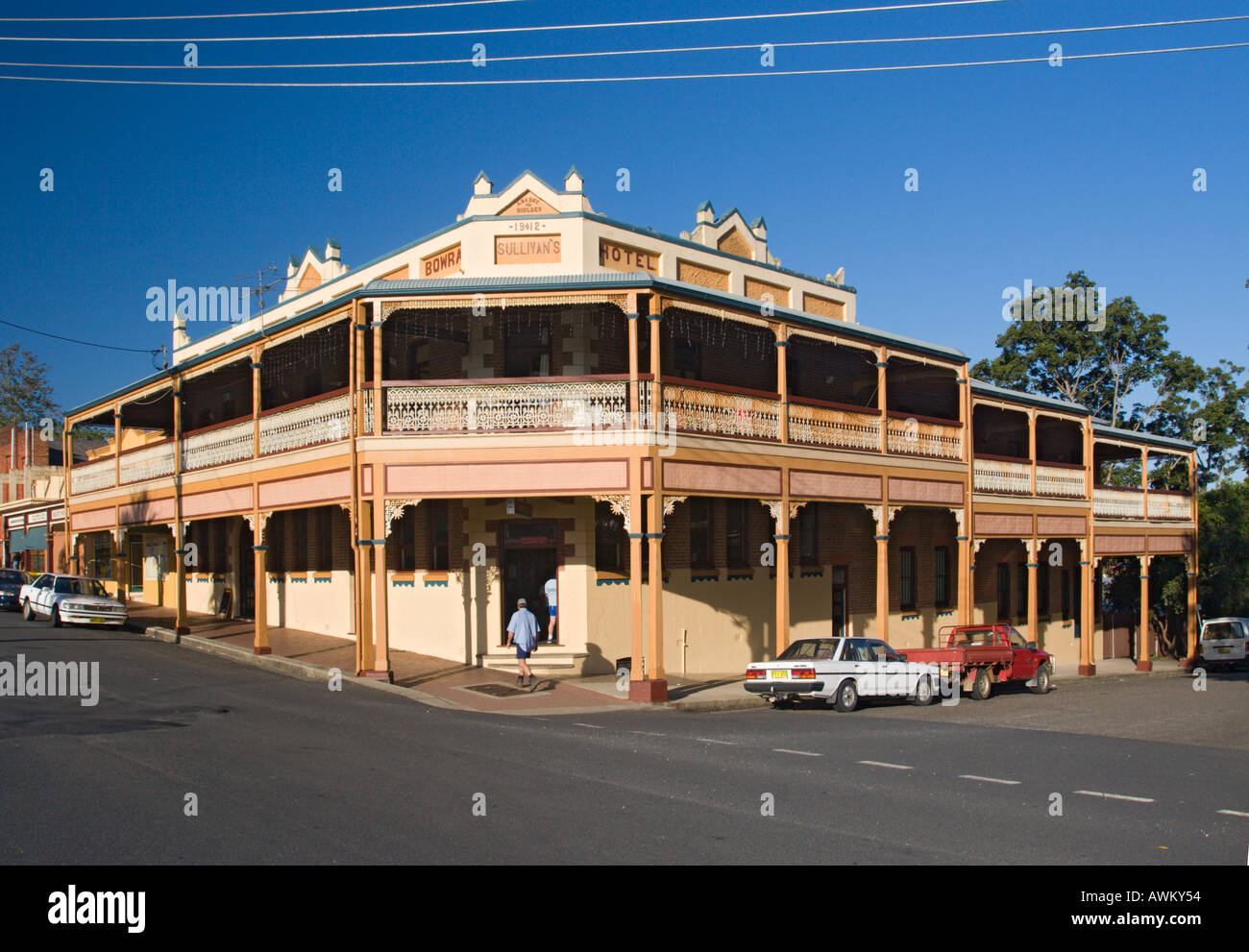 Gutes Beispiel für die typischen alten traditionellen Stil Australian Pub mit hölzernen Veranden an The Bowra Hotel Bowraville NSW Australia Stockfoto