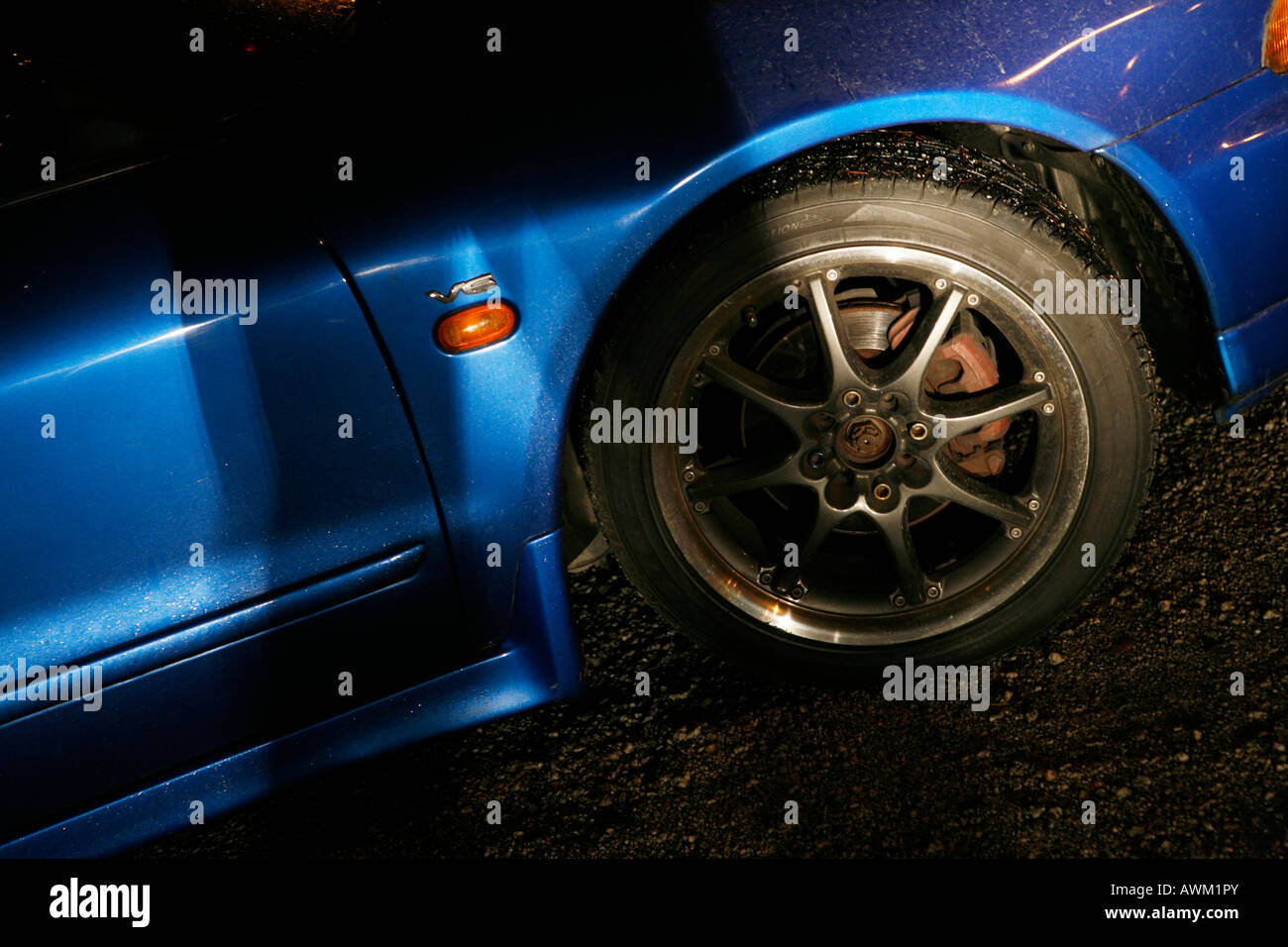 Rennwagen in der Nacht Stockfoto