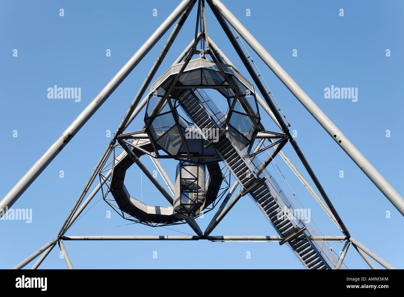 Tetraeder gebildet von Stahlrohren, pyramidenförmigen Aussichtsplattform, Prosper II Mine, Bottrop, Nordrhein-Westfalen, Deutschland Stockfoto