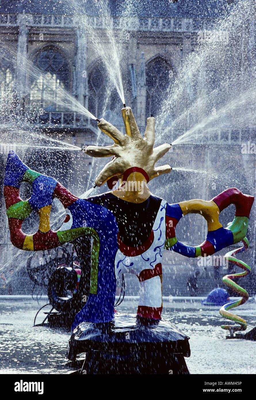 Spritzen-Brunnen, L'Oiseau de Feu, Fontaine Strawinsky Bildhauers Niki de Saint Phalle, Centre Pompidou, Paris, Frankreich, Europa Stockfoto