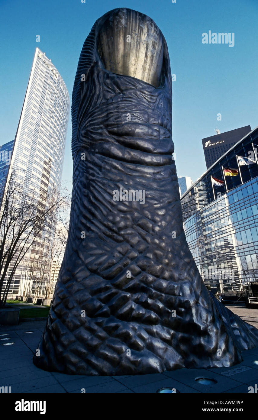 Metall-Skulptur, "Le Puce" designed by Bildhauer César Baldaccini, La Défence Geschäftsviertel, Paris, Frankreich, Europa Stockfoto