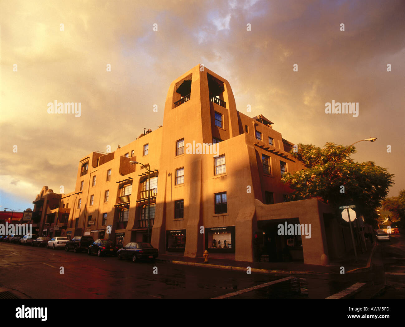 Am Abend Sonnenlicht fällt auf Hotelgebäude, La Fonda Hotel, Santa Fe, New Mexico, USA Stockfoto