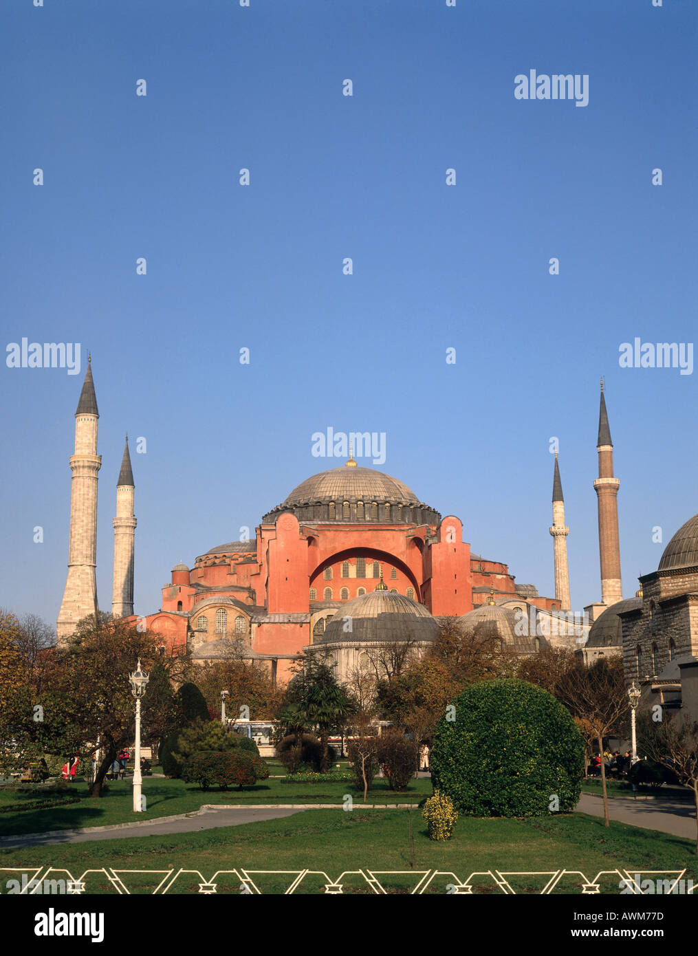 Park vor der Moschee, Aya Sofya, Istanbul, Marmara Region, Türkei Stockfoto