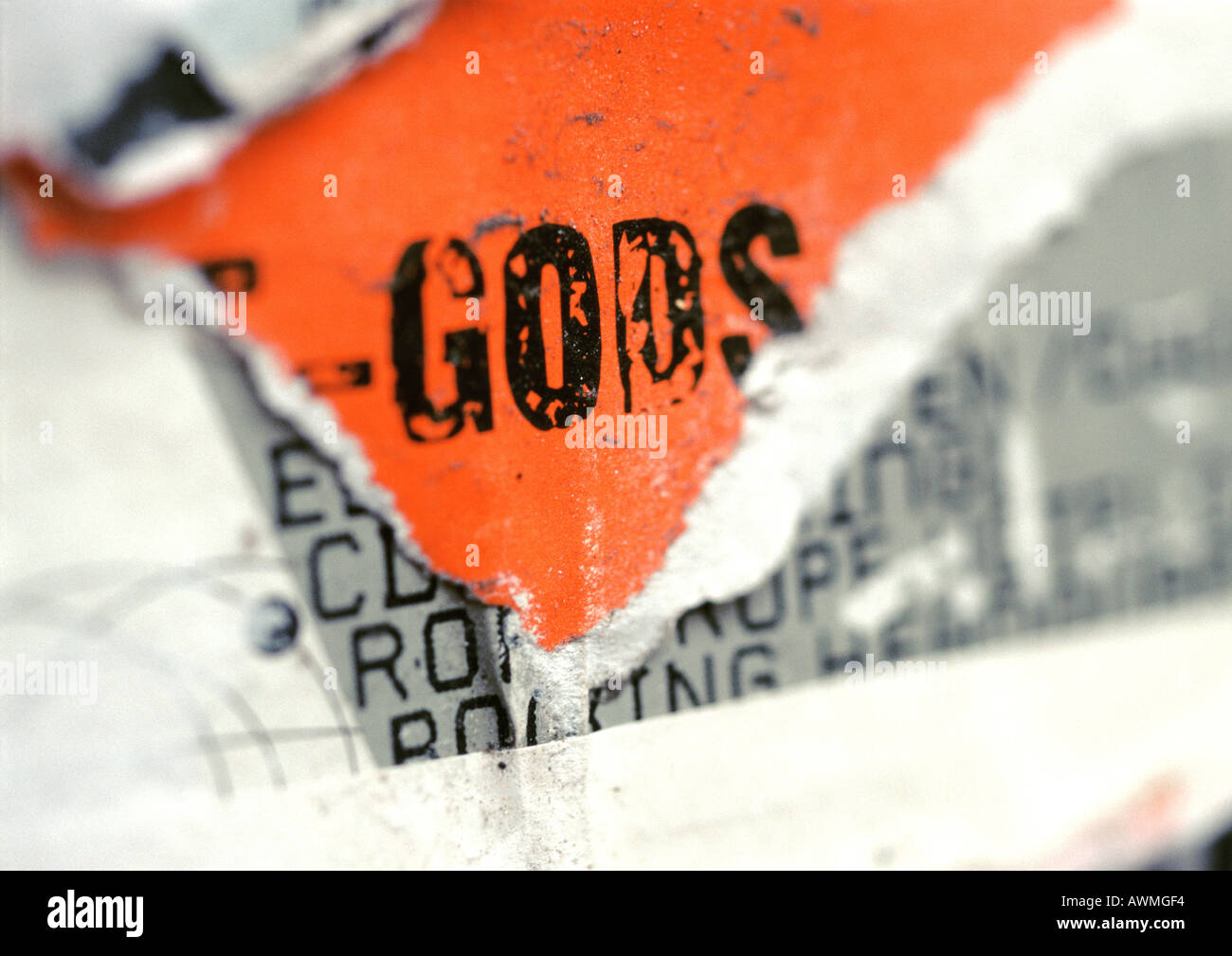 Götter-Text aufgedruckt zerrissen Plakat, close-up Stockfoto