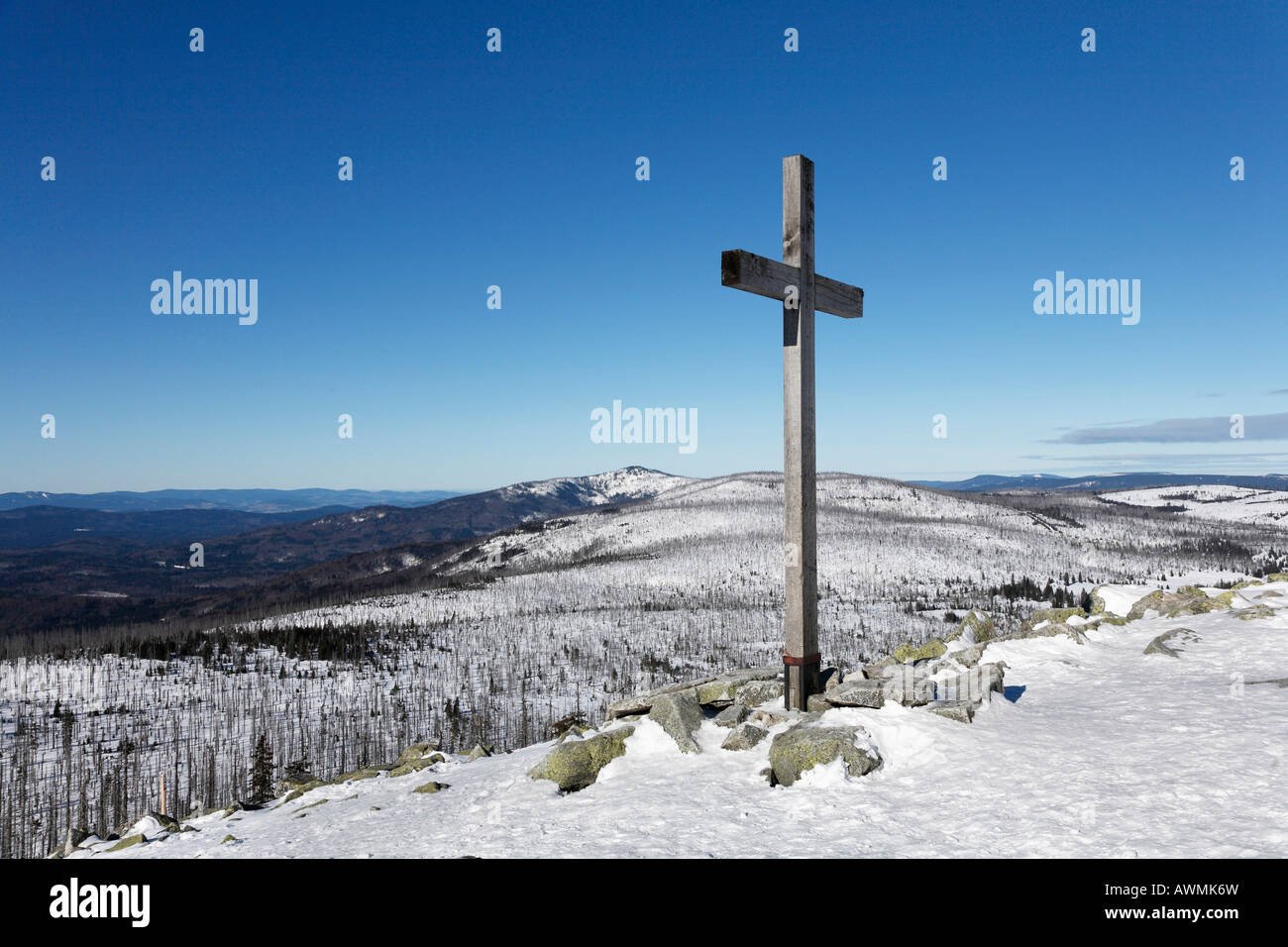 Gipfelkreuz am Mt. Lusen, Nationalpark Bayerischer Wald (Nationalpark Bayerischer Wald), untere Bayern, Bayern, Deutschland, Euro Stockfoto