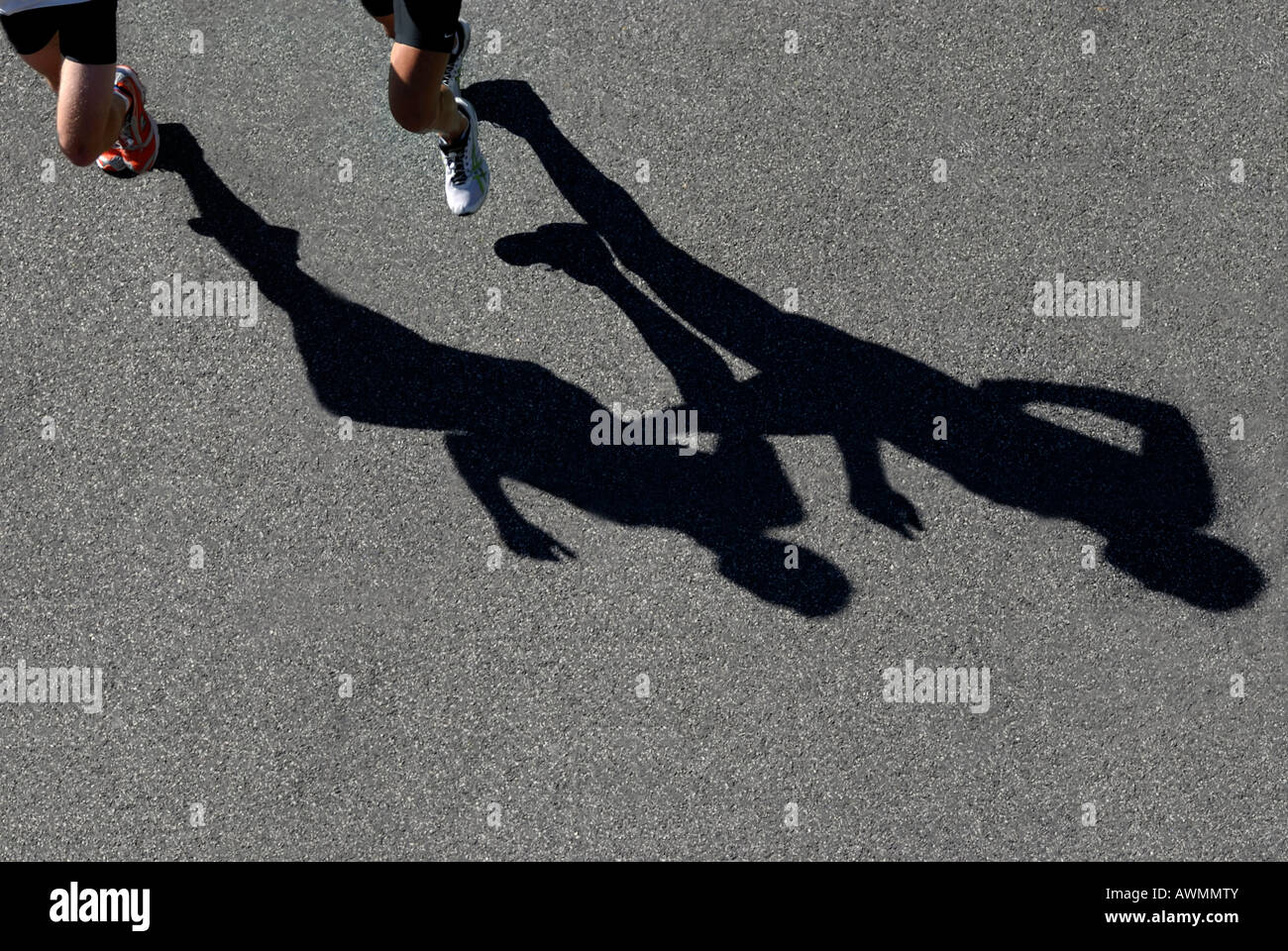 Schatten von zwei Marathonläufern´s Vogelperspektive Stockfoto