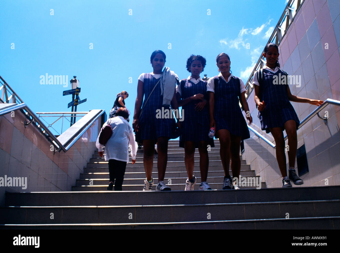 Port Louis Mauritius Schulmädchen Treppen hinunter Stockfoto