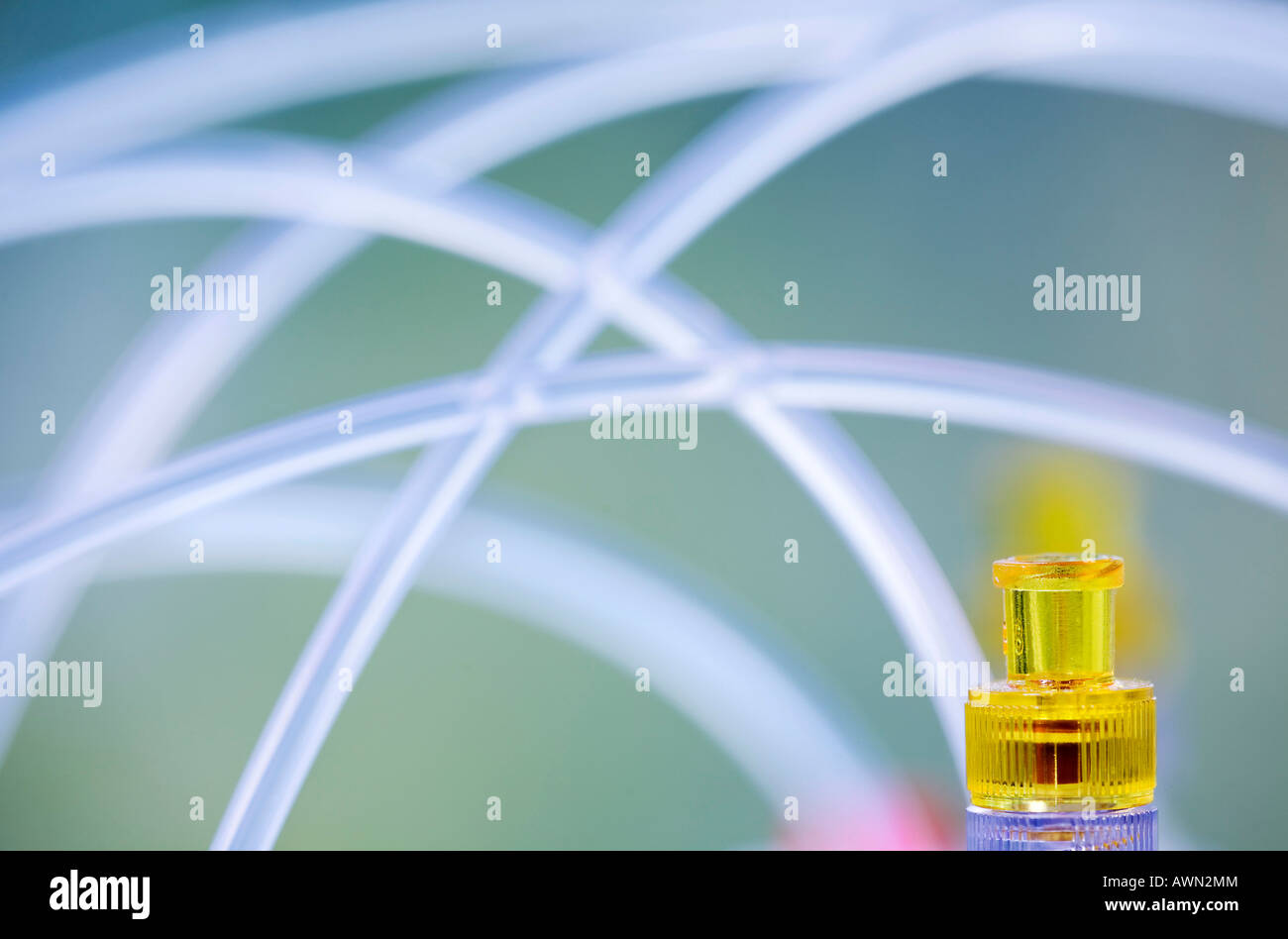 Detail und Rohre aus einer HPLC für die Analyse von Flüssigkeiten, Qualitätssicherung, Weleda AG, Arlesheim, Schweiz Stockfoto