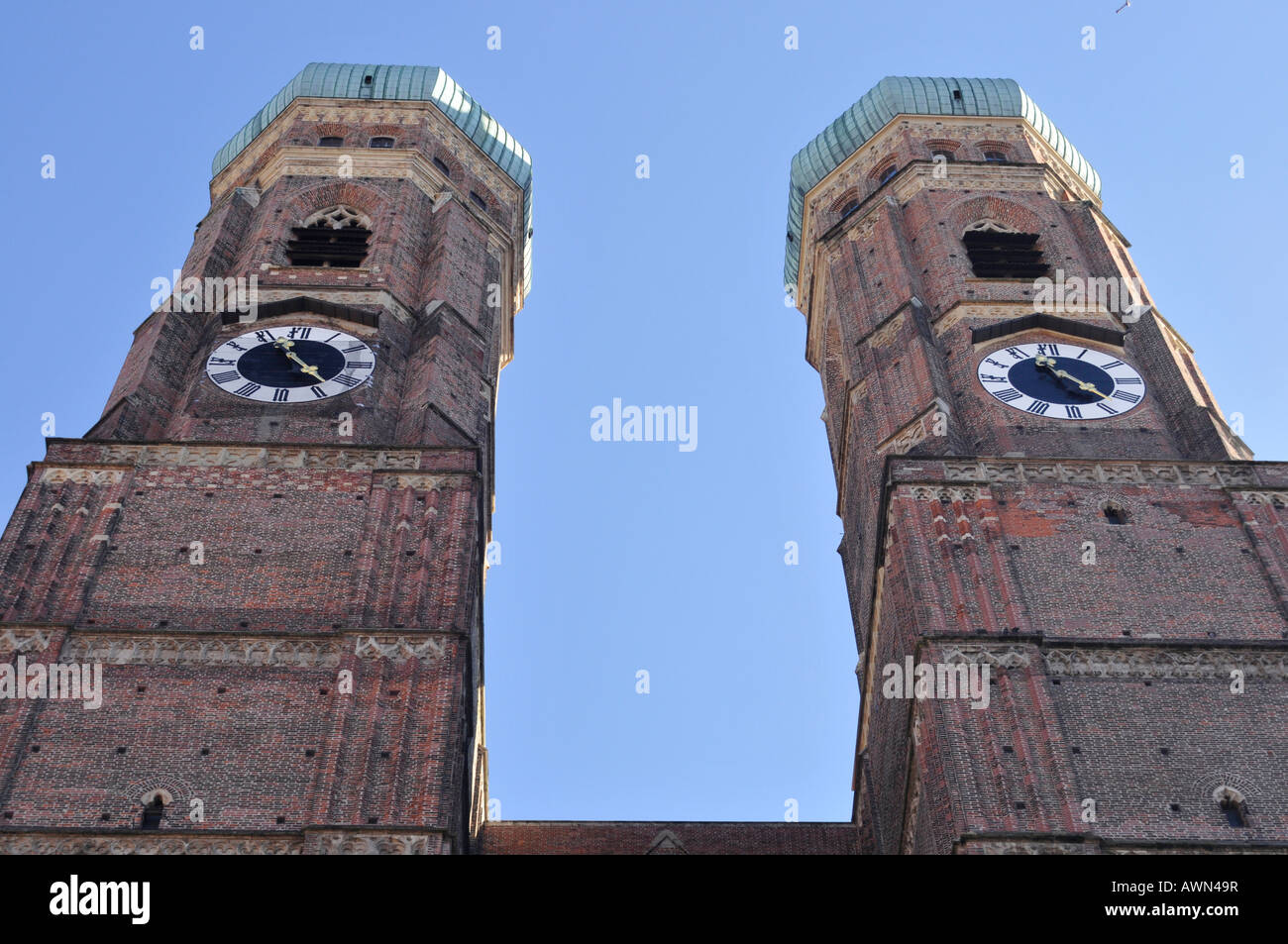 Twin Towers von der Frauenkirche (Kathedrale unserer lieben Frau) in München, Bayern, Deutschland, Europa Stockfoto