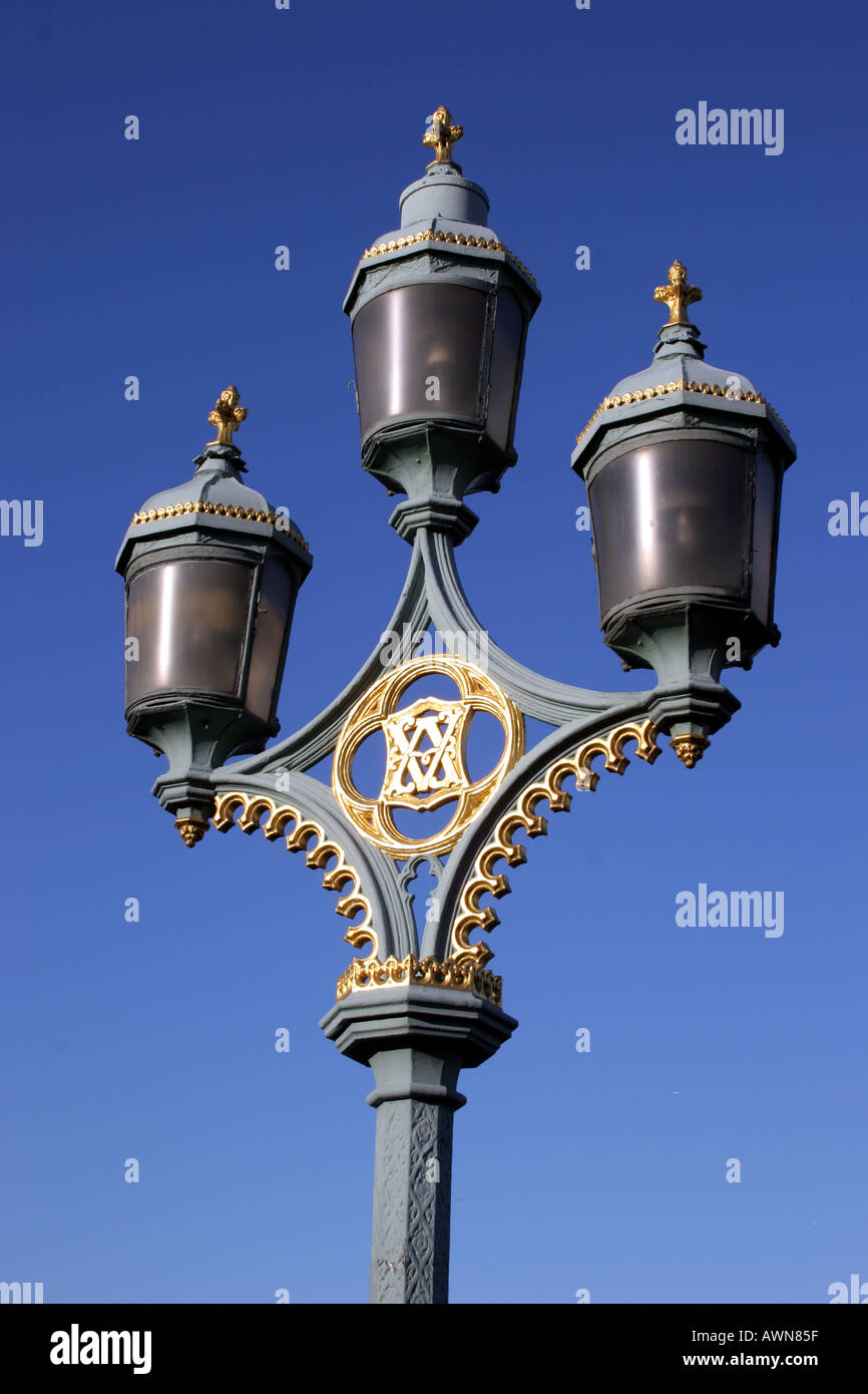 Traditionellen viktorianischen Lampe Beiträge Westminster London England. Stockfoto