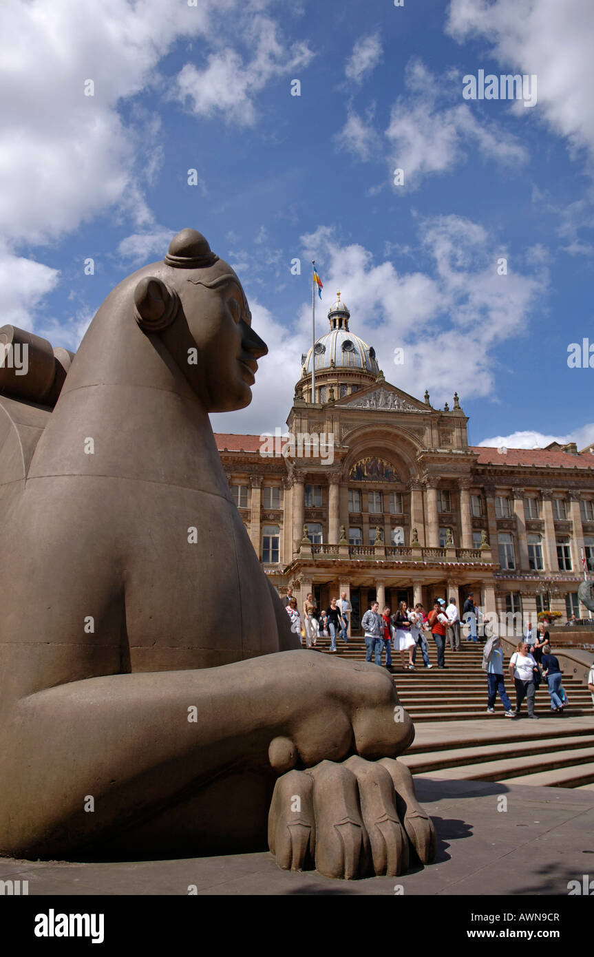 Moderne Skulptur vor der City Hall, Birmingham, West Midlands, England, Großbritannien, Europa Stockfoto