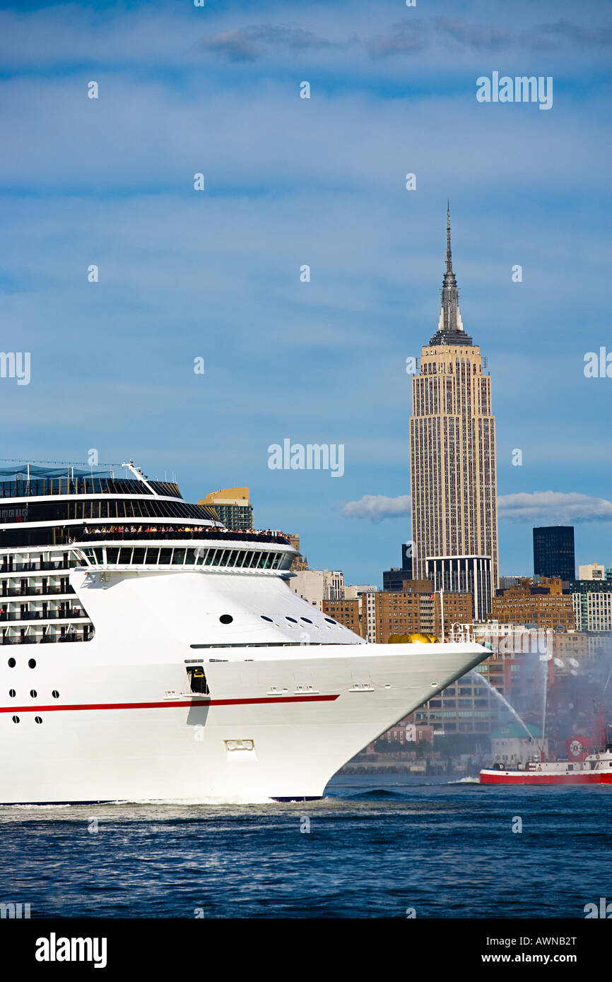 Kreuzfahrtschiff in New york Stockfoto