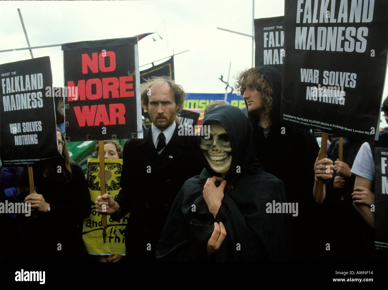 Halten Sie die Falklands-Kriegs-Demonstration Hyde Park.London England an. 'No More war' .1982 1980er Jahre, britischer HOMER SYKES Stockfoto