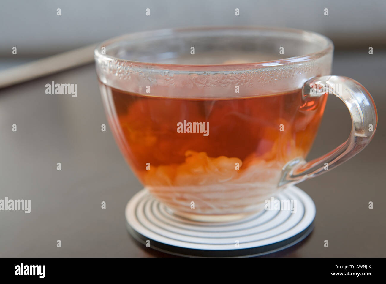 Tee in eine transparente Tasse Stockfoto