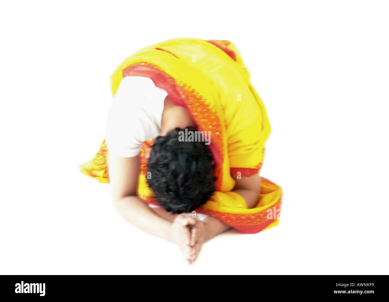 Hindu Mann beugte sich über, zu beten. Stockfoto
