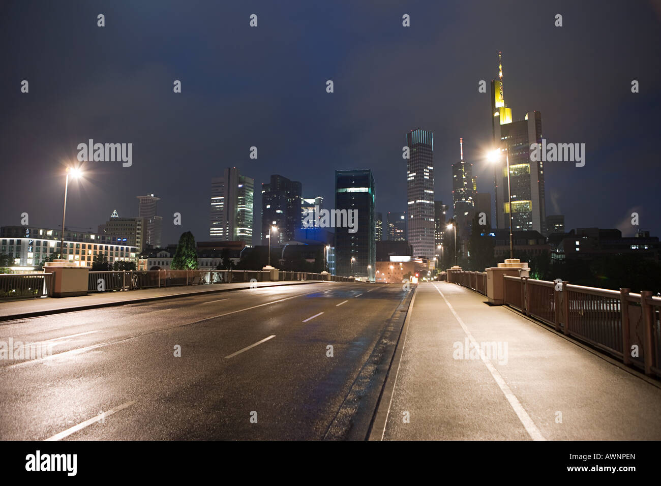 Frankfurt bei Nacht Stockfoto