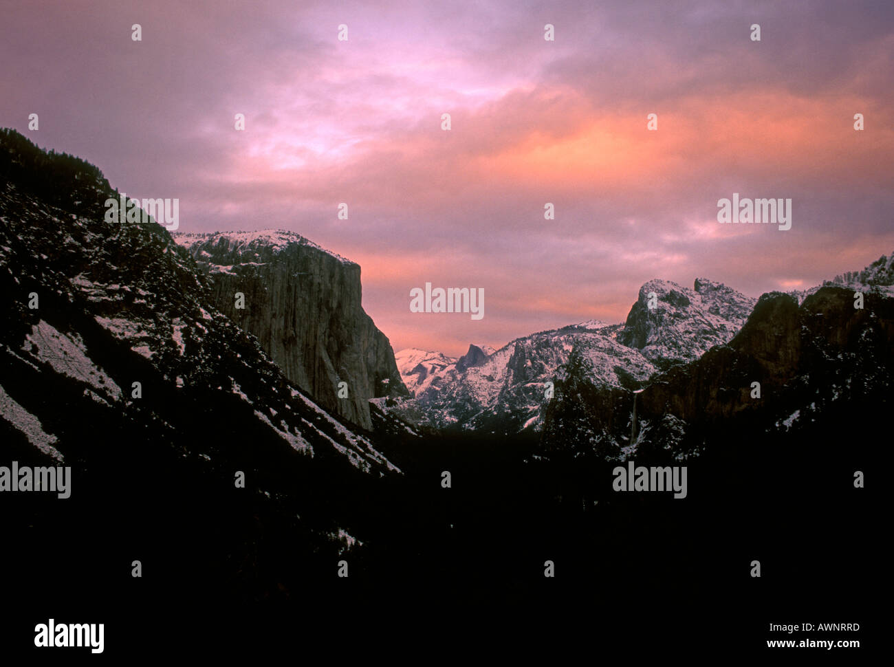 El Capitan, Half Dome, Mitte, Yosemite Valley, Yosemite National Park, Kalifornien, USA, Nordamerika Stockfoto