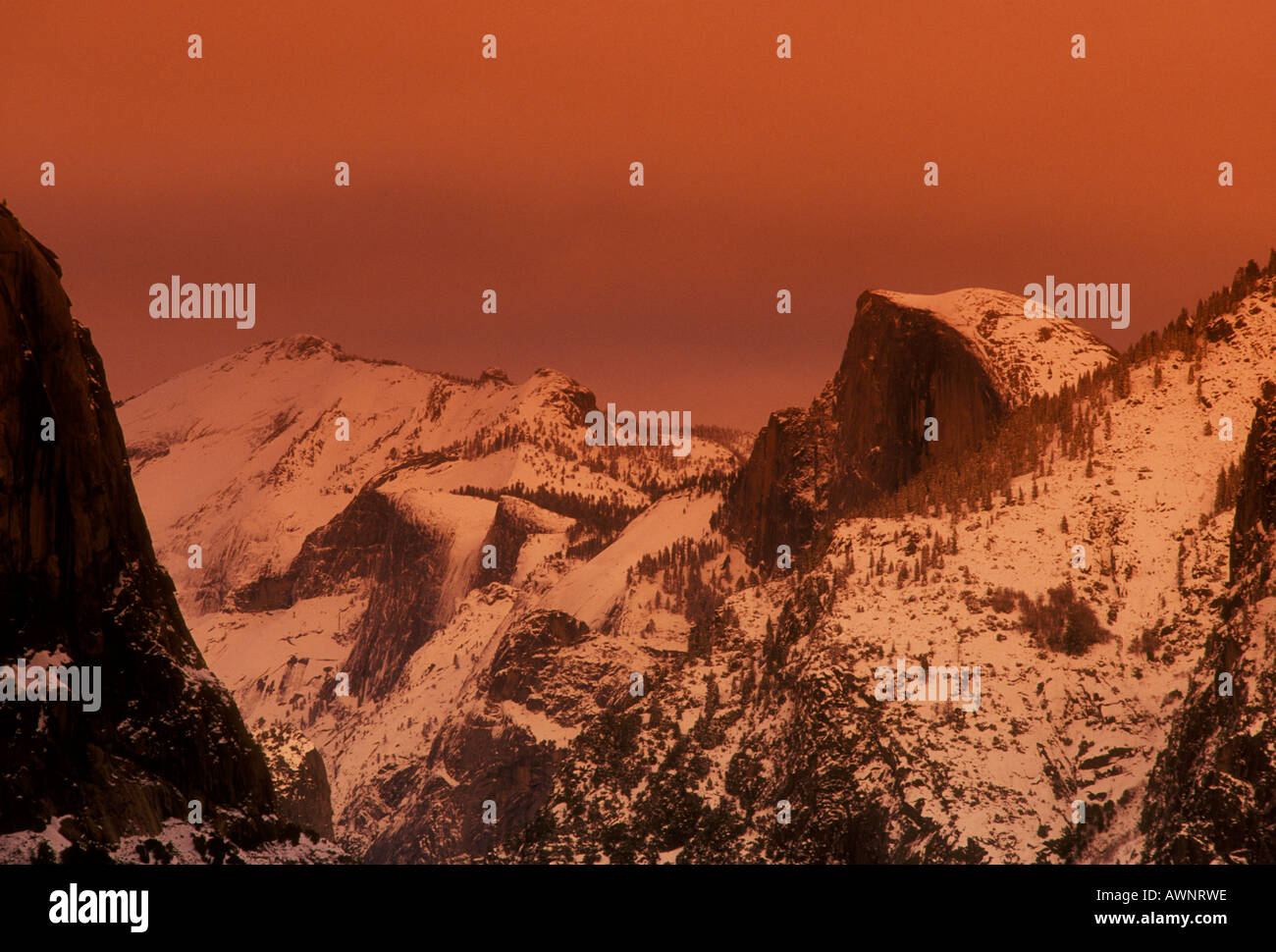 Halbe Kuppel aus betrachtet, Tunnel View, Yosemite-Nationalpark, Kalifornien Stockfoto