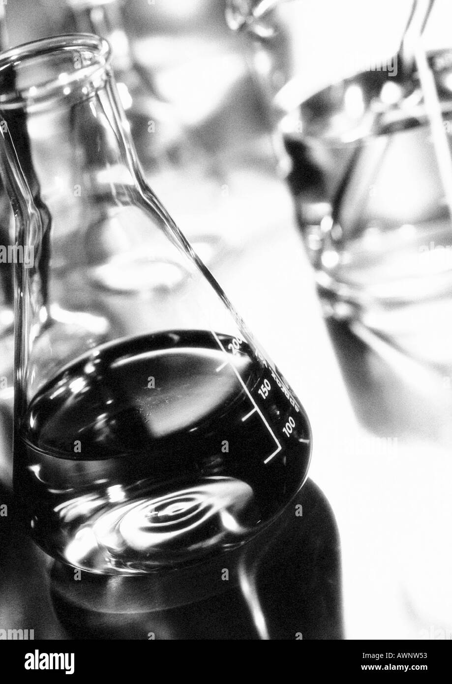 Glas-Flaschen, Nahaufnahme, B&W Stockfoto