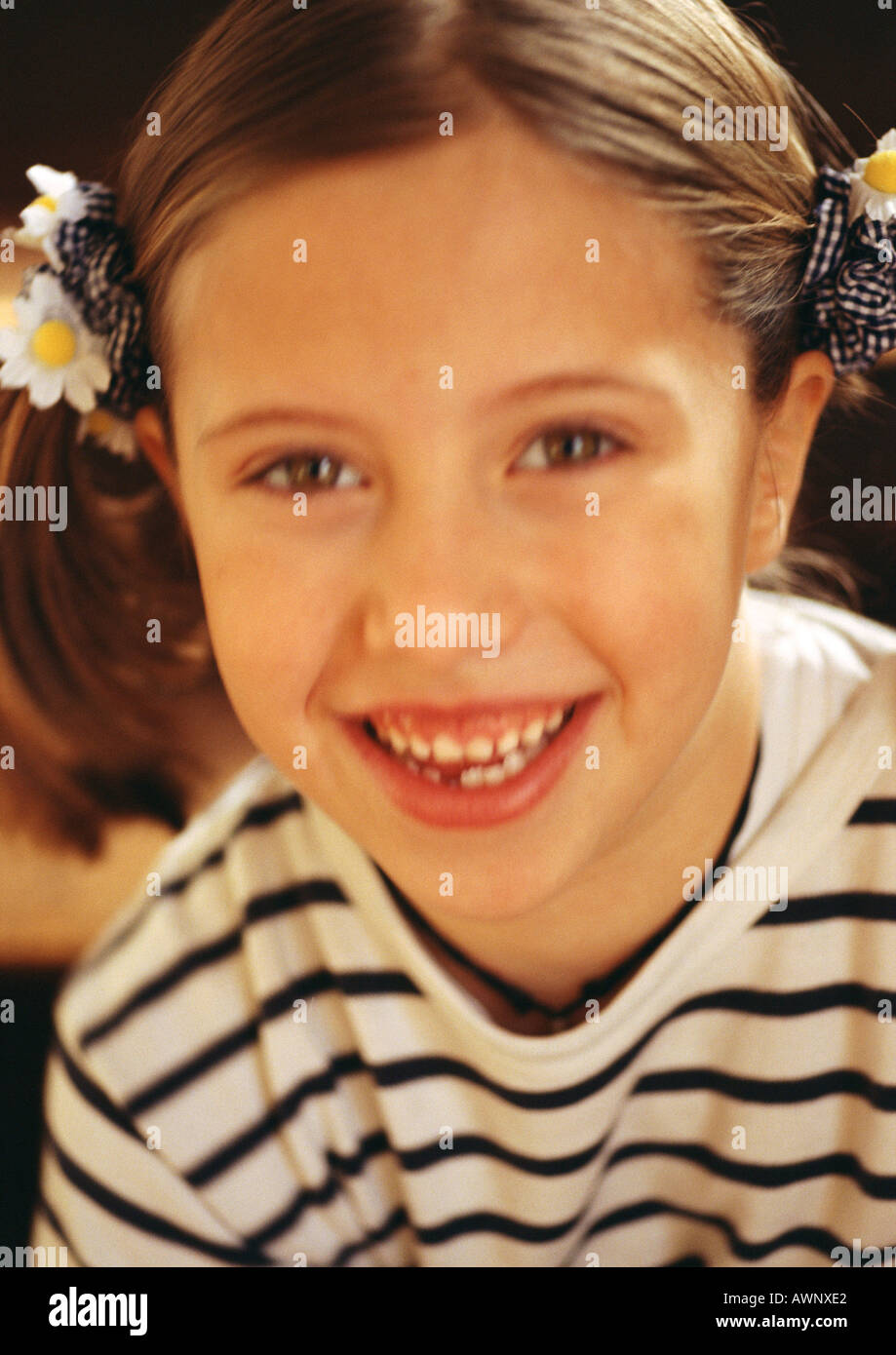 Kleine Mädchen lächelnd, Nahaufnahme, Porträt Stockfoto