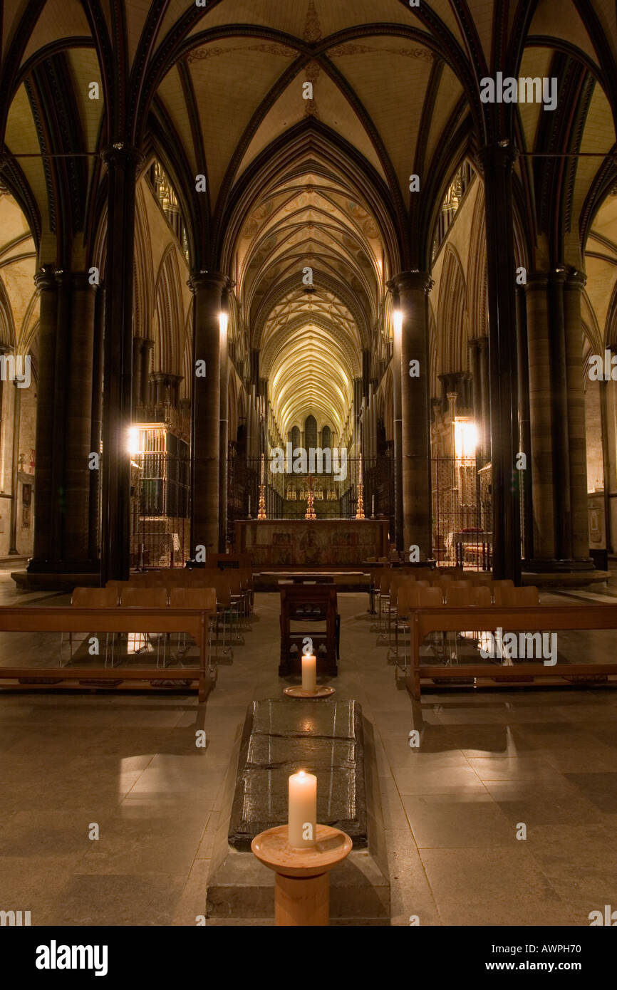 Salisbury Kathedrale innen Wiltshire Nacht Stockfoto