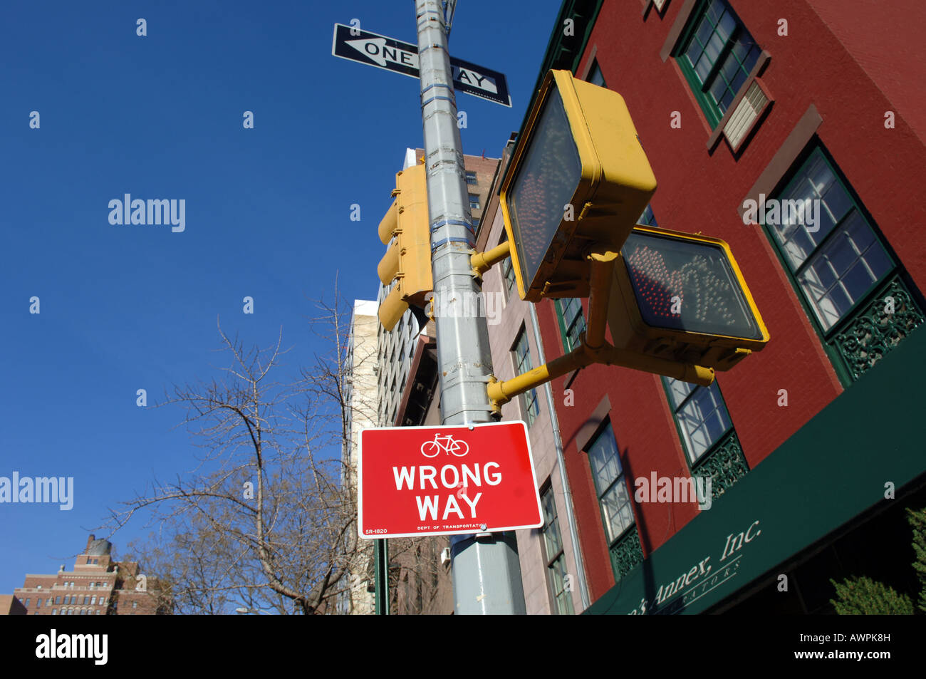 Falsche Weg den neuen Radweg an der neunten Avenue im Stadtteil NYC Chelsea anmelden Stockfoto
