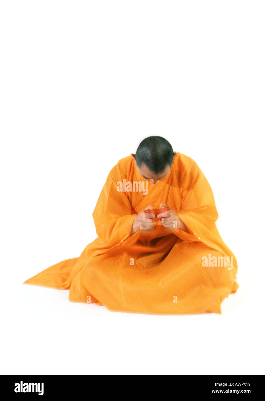 Buddhistischer Mönch, meditieren, hält Schriftrolle Stockfoto