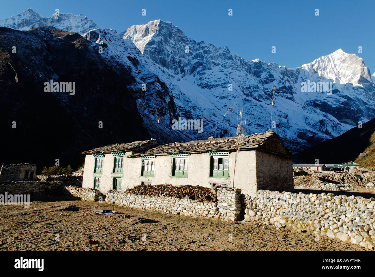 Thame Sherpa Dorf Thame Khola Tal mit Tengkang Poche (6500), Bhote Koshi Tal, Sagarmatha Nationalpark, Khumbu, Nepal Stockfoto