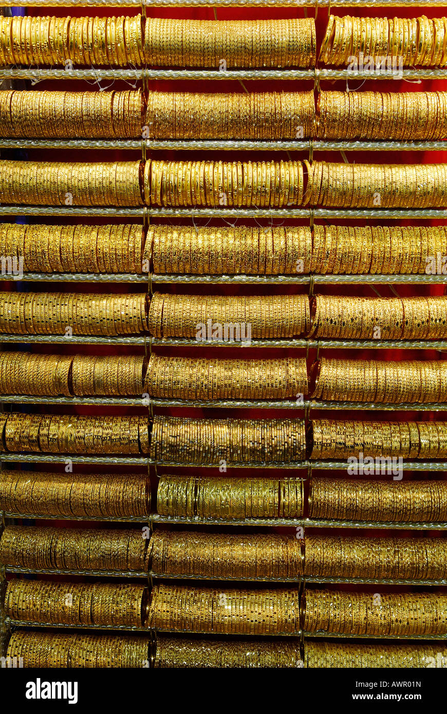 Goldene Armreifen in gold Suk von Damaskus, Syrien Stockfoto