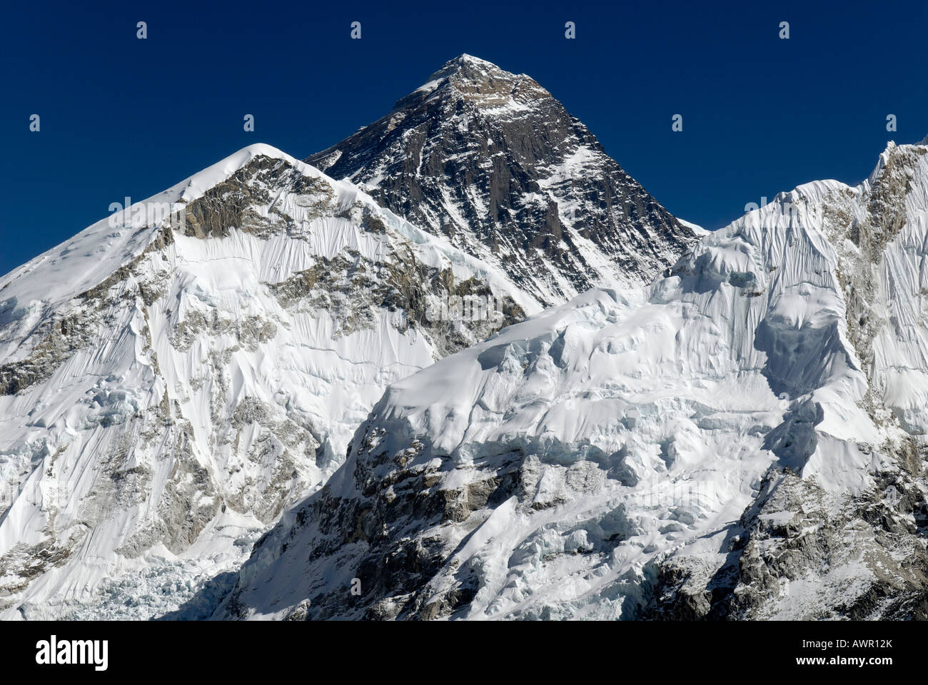 Berühmte Aussicht vom Kala Patthar, Patar (5545) in Richtung Mount Everest (8850), Nuptse (7861) und Khumbu-Gletscher, Sagarmatha National Stockfoto