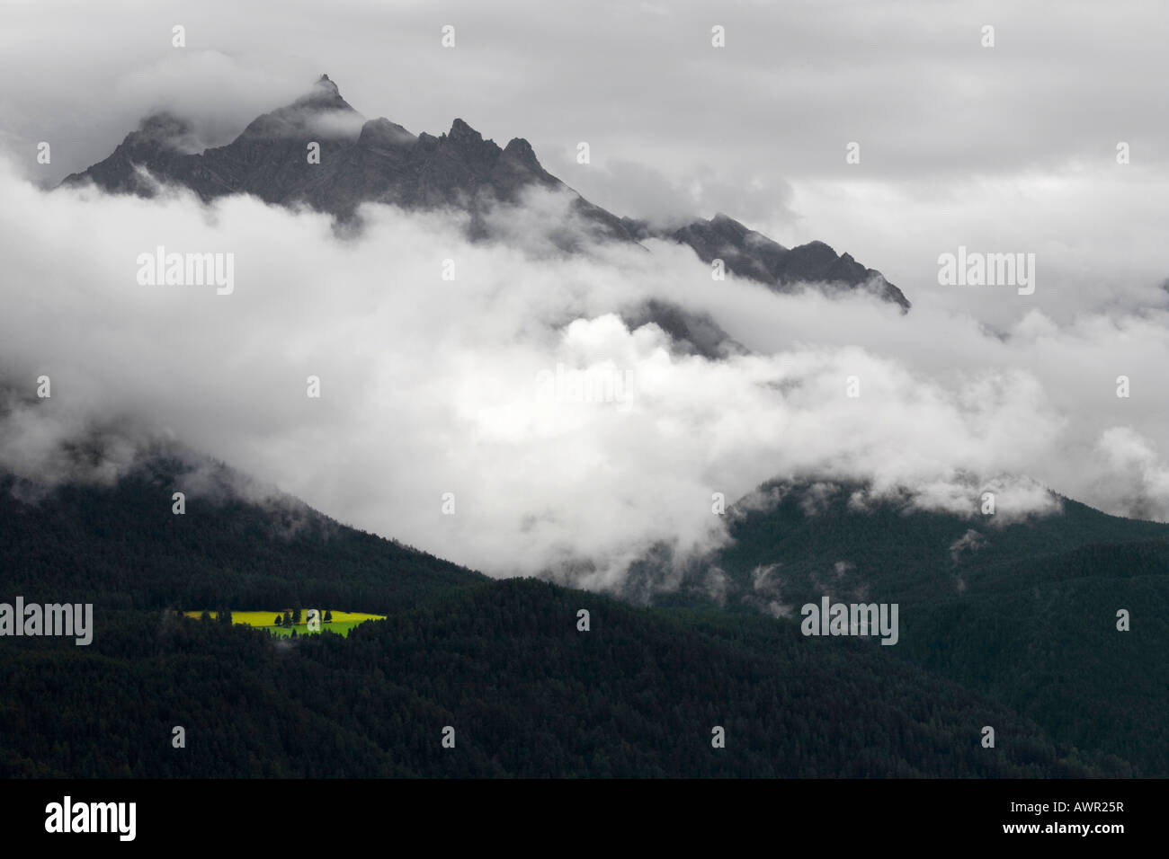 Trübe Berglandschaft, Sent, Unterengadin, Symbole/Graubünden, Schweiz, Europa Stockfoto