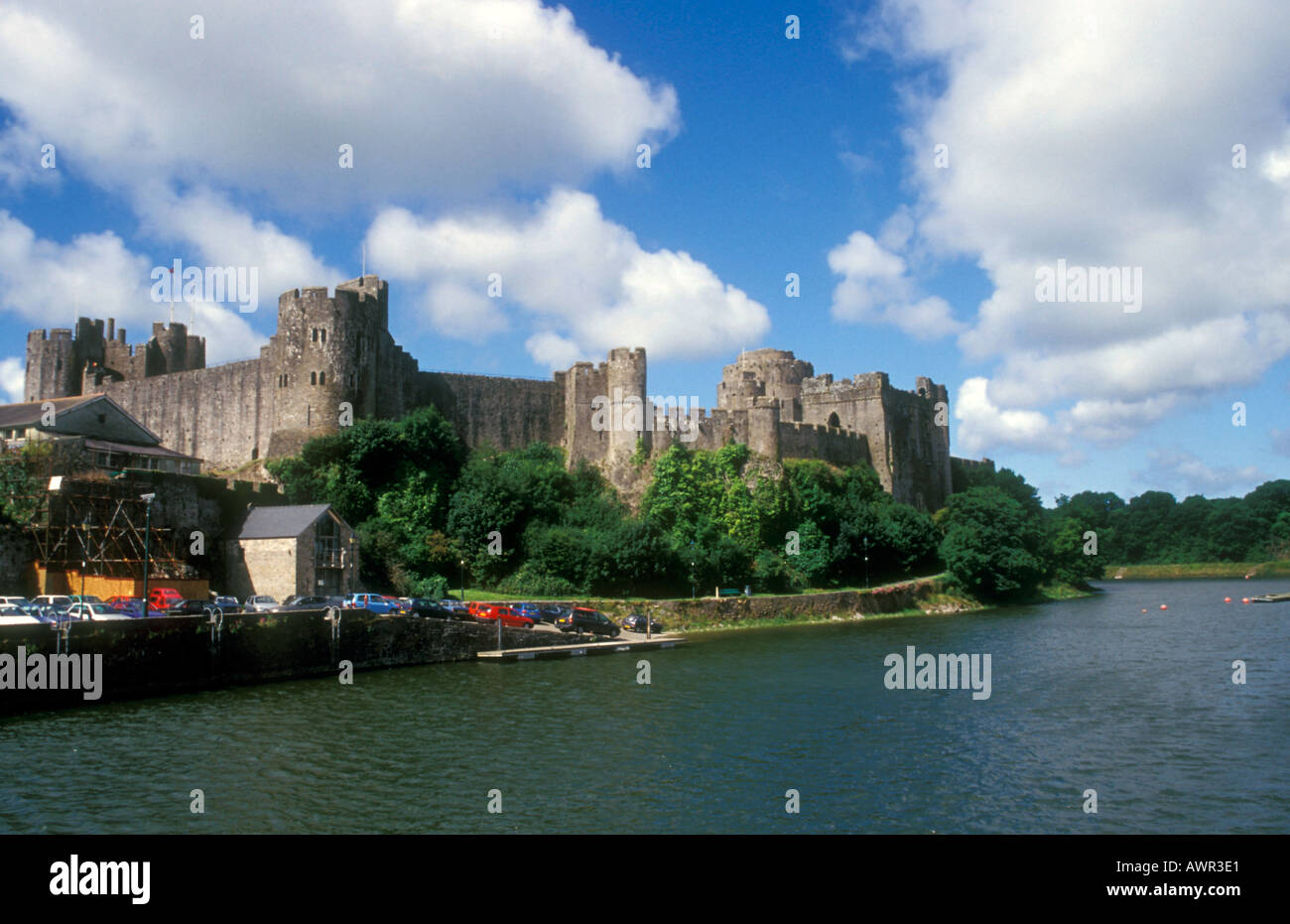 Eine Ansicht des Pembroke Castle in Wales. Stockfoto