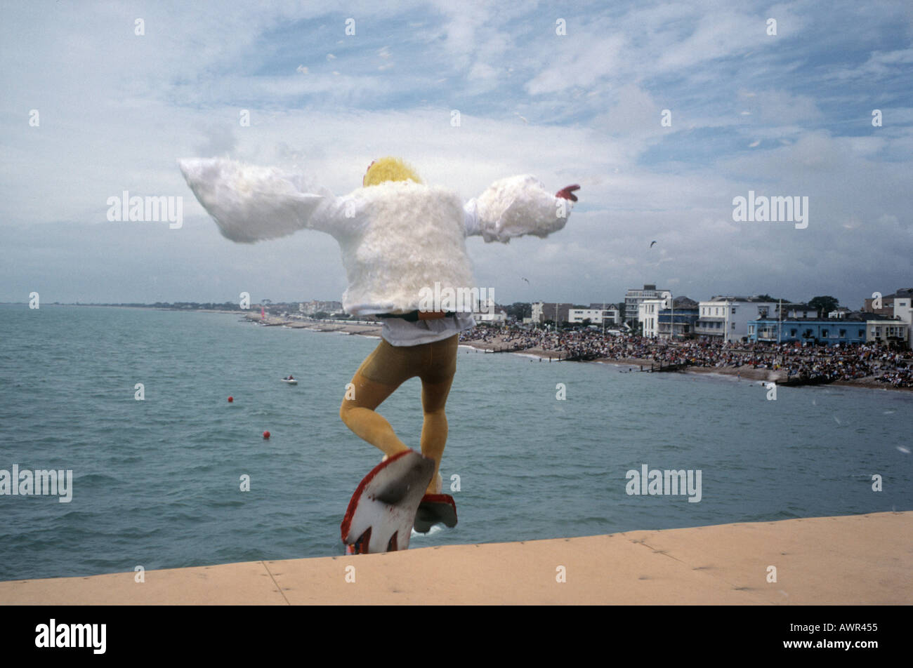 Birdman ist ein Flug-Wettbewerb für menschliche angetriebene Flugmaschinen jeden Sommer das Seebad Bognor Regis England UK Stockfoto