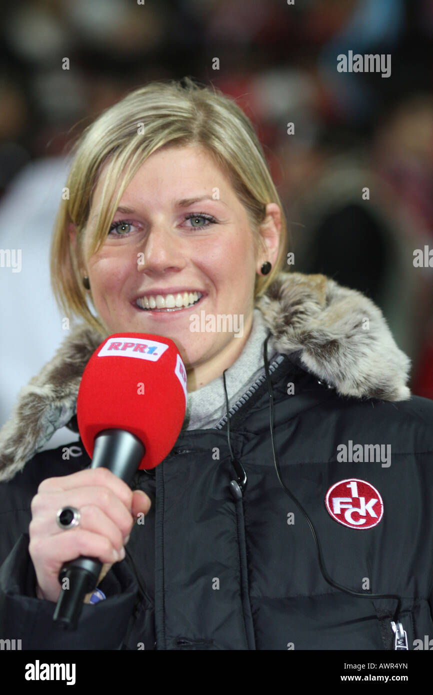 Arena-Ansager vom 1. FC Kaiserslautern, Debbie Reuter. Stockfoto