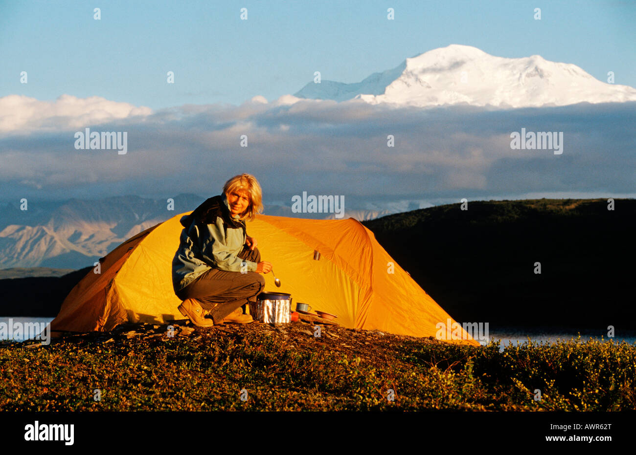 Camping am Fuße des Mt. McKinley, höchsten Berg Nordamerikas, Denali National Park, Alaska, USA Stockfoto