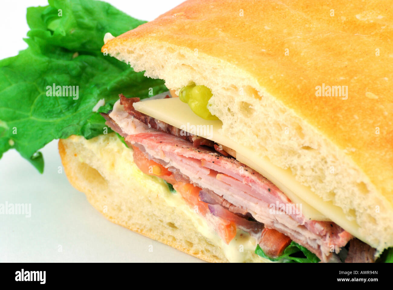 Italienisch-Sandwich auf einem weißen Teller Stockfoto