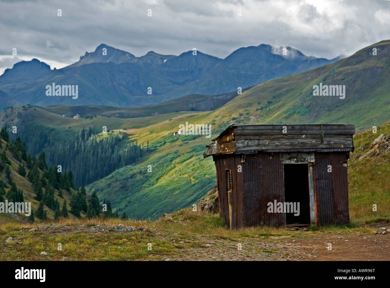 Bergmann s Hütte in der Nähe von Denver See, Ingenieur Pass Road, Alpine Loop Scenic Byway, San Juan Mountains Colorado. Stockfoto