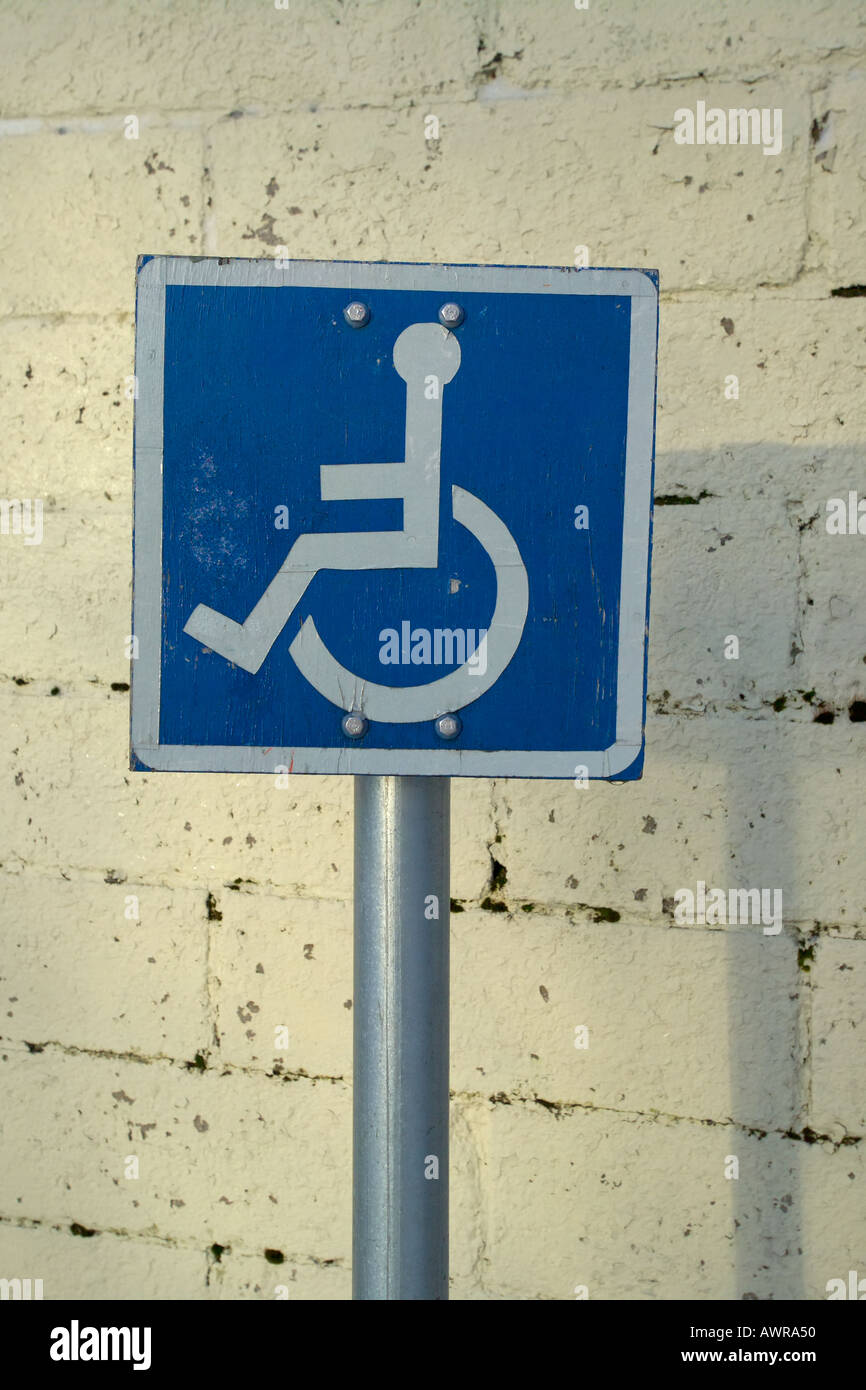 Behindertenparkplatz nur Zeichen Stockfoto