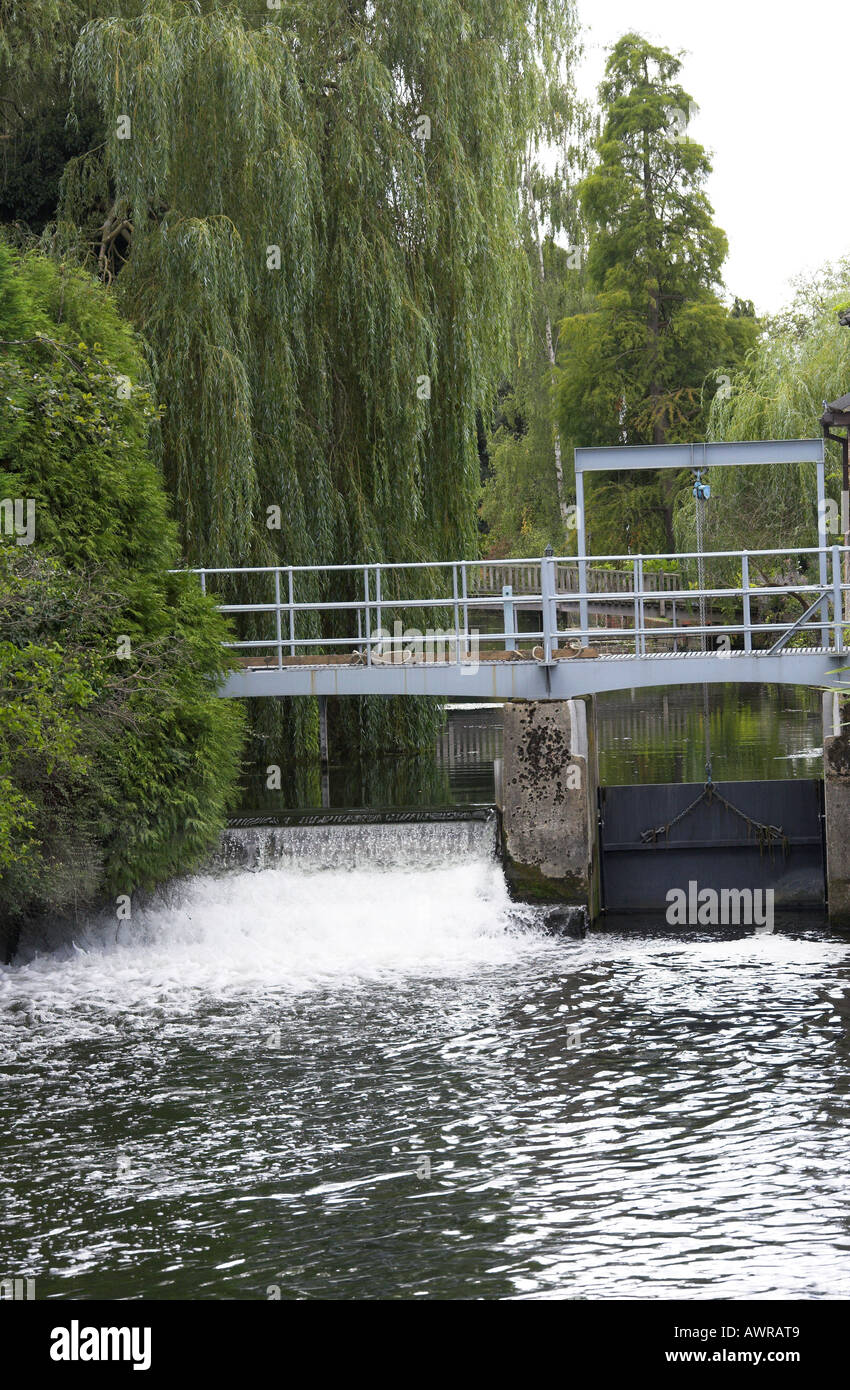 Kleinen Wehr Sperre von Marsh Lock Henley on Thames, Oxfordshire UK Stockfoto