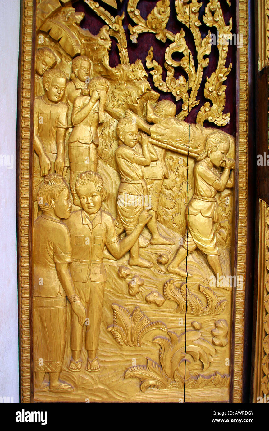 Laos-Vientiane Wat, dass Spaß geschnitzten Holzfenster Trauer Szene Stockfoto