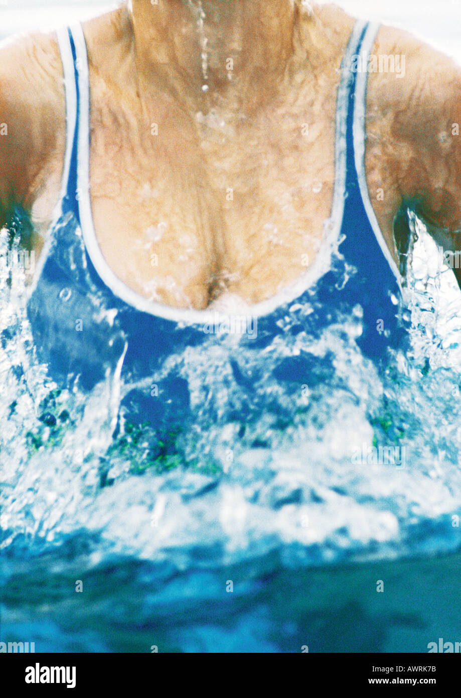Weibliche Schwimmer aus Wasser, Nahaufnahme Stockfoto